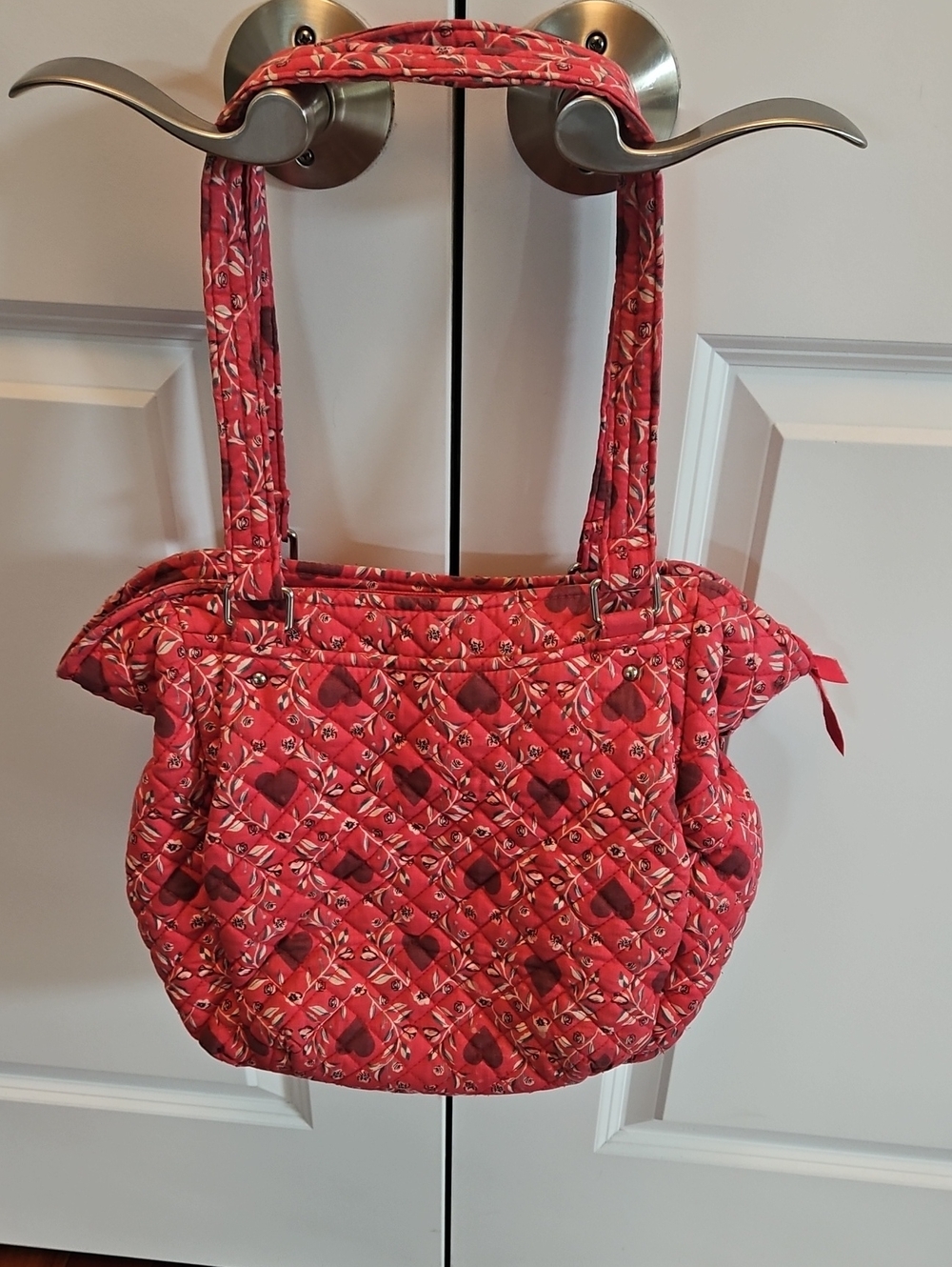 Quilted Red Heart-Print Shoulder Bag